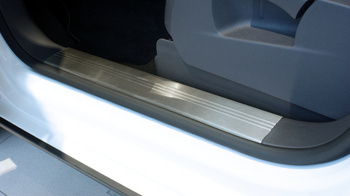 Progi wew. Volkswagen Tiguan I SUV 5 2008-2015 - Mat