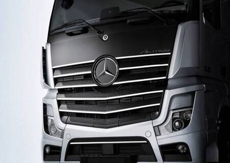 Listwy atrapy przedniej Mercedes Actros MP5 2019-