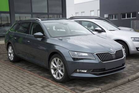 Nakładka na zderzak tylny SKODA SUPERB 3 KOMBI (Stal)