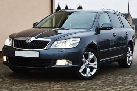 Nakładka na zderzak tylny do Skoda Octavia 2 Kombi (Czarna)